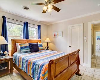 Coastal Long Beach Rental with Patio, Walk to Beach! - Long Beach - Habitación