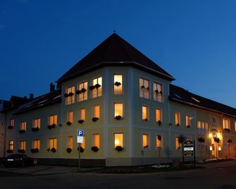 Hotel Korona Eger - אגר - בניין