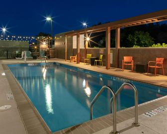 Home2 Suites by Hilton Fayetteville Fort Bragg - Fayetteville - Pool