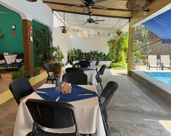 Hotel Arenas del Pacifico - La Crucecita - Restaurant