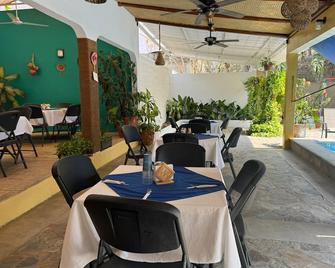 Hotel Arenas del Pacifico - La Crucecita - Restaurante