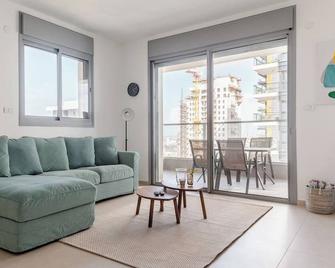 O&o Group -Luxury 3br Apt 33 Floor Sea View Tower - Bat Jam - Wohnzimmer