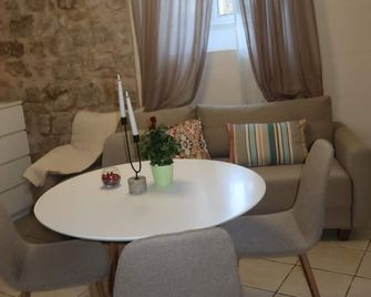 Apartments Mia - Dubrovnik - Dining room