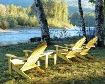 6 miles to North Cascades NP on the Cascade River - Marblemount - Patio