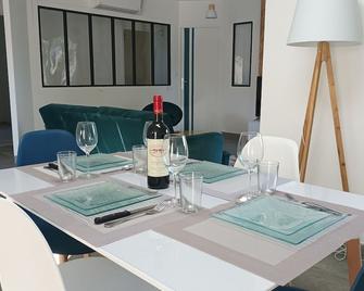 Le Carrelet De L'estuaire , Jolie Maison Entière À 9 Min De La Citadelle - Saint-Paul - Comedor