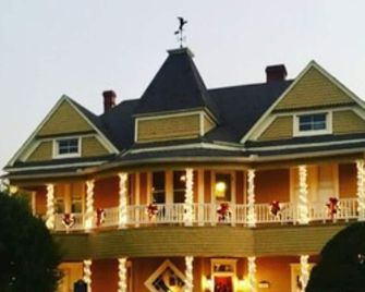 Captains Suite at The Captains House - Granbury - Edificio