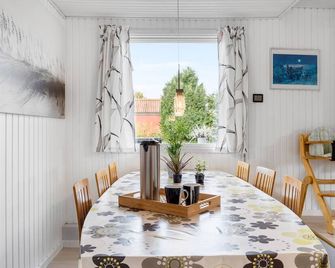 Pet Friendly Home In Odder With Wifi - Odder - Spisestue