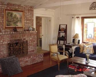 Enchantment in Old Del Mar - Del Mar - Living room