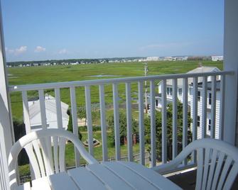 Atlantic Breeze Suites - Hampton Beach - Balcony