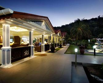 Berjaya Praslin Resort - Baie Sainte Anne - Hoteleingang