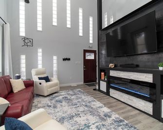 The Refined Retreat - Celoron - Living room