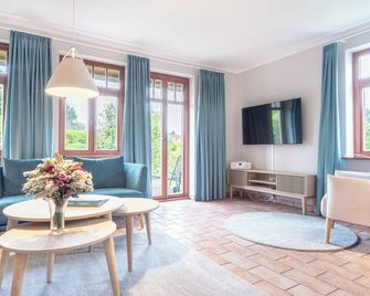 Ferienhaussiedlung Strandperlen Buchenhof 1a (Haustyp IV) - Wustrow (Darss) - Wohnzimmer