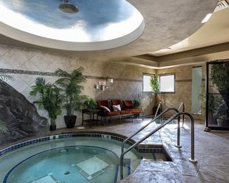 Luxurious Stay Spa Retreat - Private Hot+Cold Tubs, Steam Suite, Spa Services - Mauston