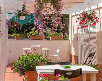 Le Villette di Villa Paola - Loano - Patio
