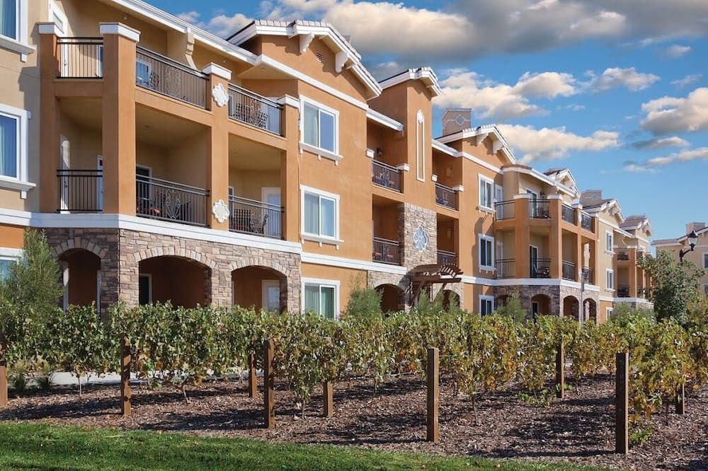 Cozy studio condo at a winery resort in charming Napa Valley. - Napa - Building