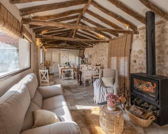 Casa Rural Majada del Conde - La Guardia - Living room