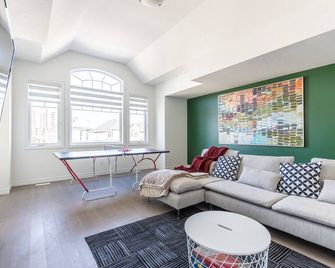 Comfortable Lux, Sleeps 10, Pingpong, Mo - Londen (Canada) - Huiskamer