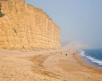Art Studio | Luxury self-catering in the heart of Bridport, Dorset - Bridport - Beach
