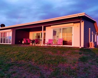 Coorong Island Retreat - Pet Friendly - Farm Stay - Meningie - Edificio