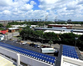 Thunderbird Inn - Savannah - Outdoor view