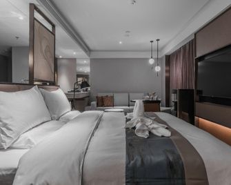 Qingdao Treasure Hotel - Qingdao - Bedroom