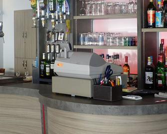 Hotel LE XIV - Понторсон - Бар