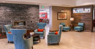 Holiday Inn & Suites Denver Tech Center-Centennial, An IHG Hotel - Centennial - Sala de estar