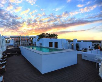Gatzara Suites Santa Gertrudis - Santa Gertrudis de Fruitera