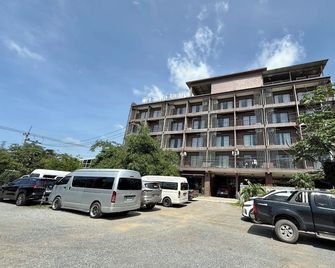 Pj Loft Hotel Ev Station Lopburi - Lop Buri - Building