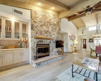 Sedona Home With Golf Course View And Po - Sedona - Salon