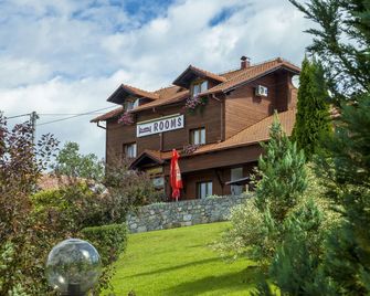 Tourist Center Marko - Rakovica - Edificio