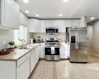Idaho Adventure Cottage- Located in Jerome ID - Jerome - Kitchen