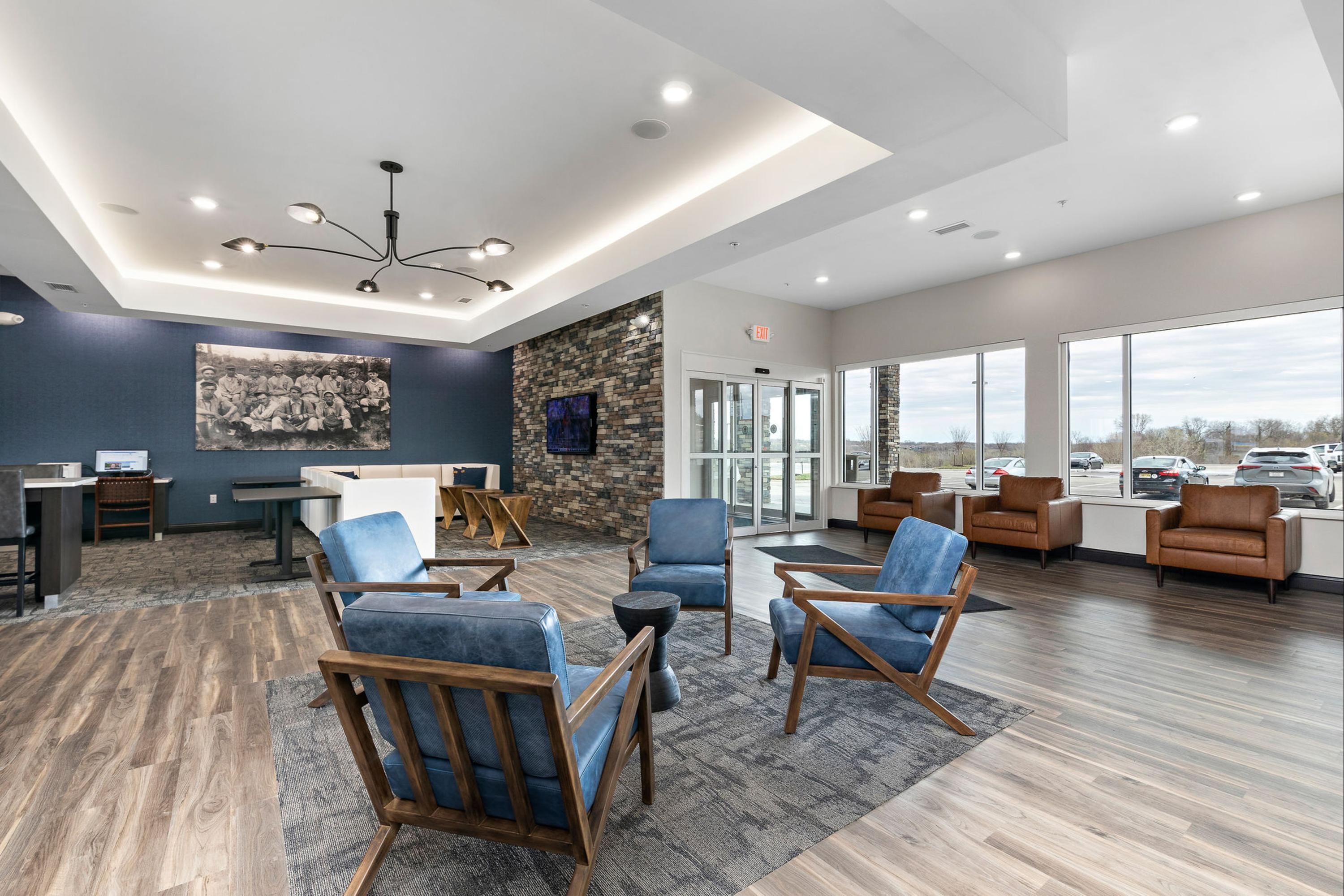 Holiday Inn Express Kansas City North – Parkville By IHG - Parkville - Lounge