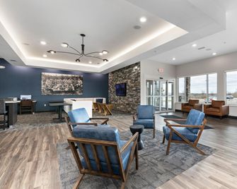 Holiday Inn Express Kansas City North – Parkville By IHG - Parkville - Lounge