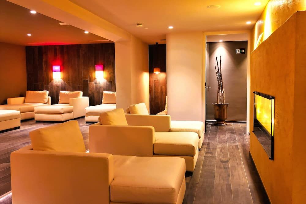 Holiday Resort Schlosshof Luxury Camping & Charming Hotel - Lana - Lounge