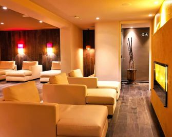 Schlosshof Südtirol - Hotel & Camping Resort - Lana - Lounge
