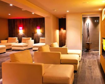 Holiday Resort Schlosshof Luxury Camping & Charming Hotel - Lana - Lounge