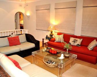 Blue Waves Lodge - Durban - Living room
