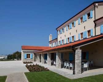 Hotel & Restaurant Velanera - Liznjan - Gebäude