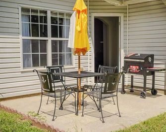 Spacious Vaulted 4br Family Home Near Mall of Ga Sleeps 12 - Dacula - Patio