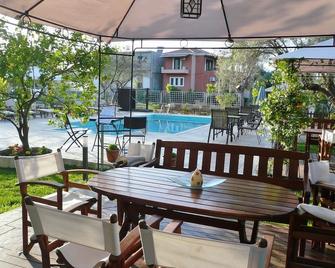 Hotel Avra - Lefkáda - Patio
