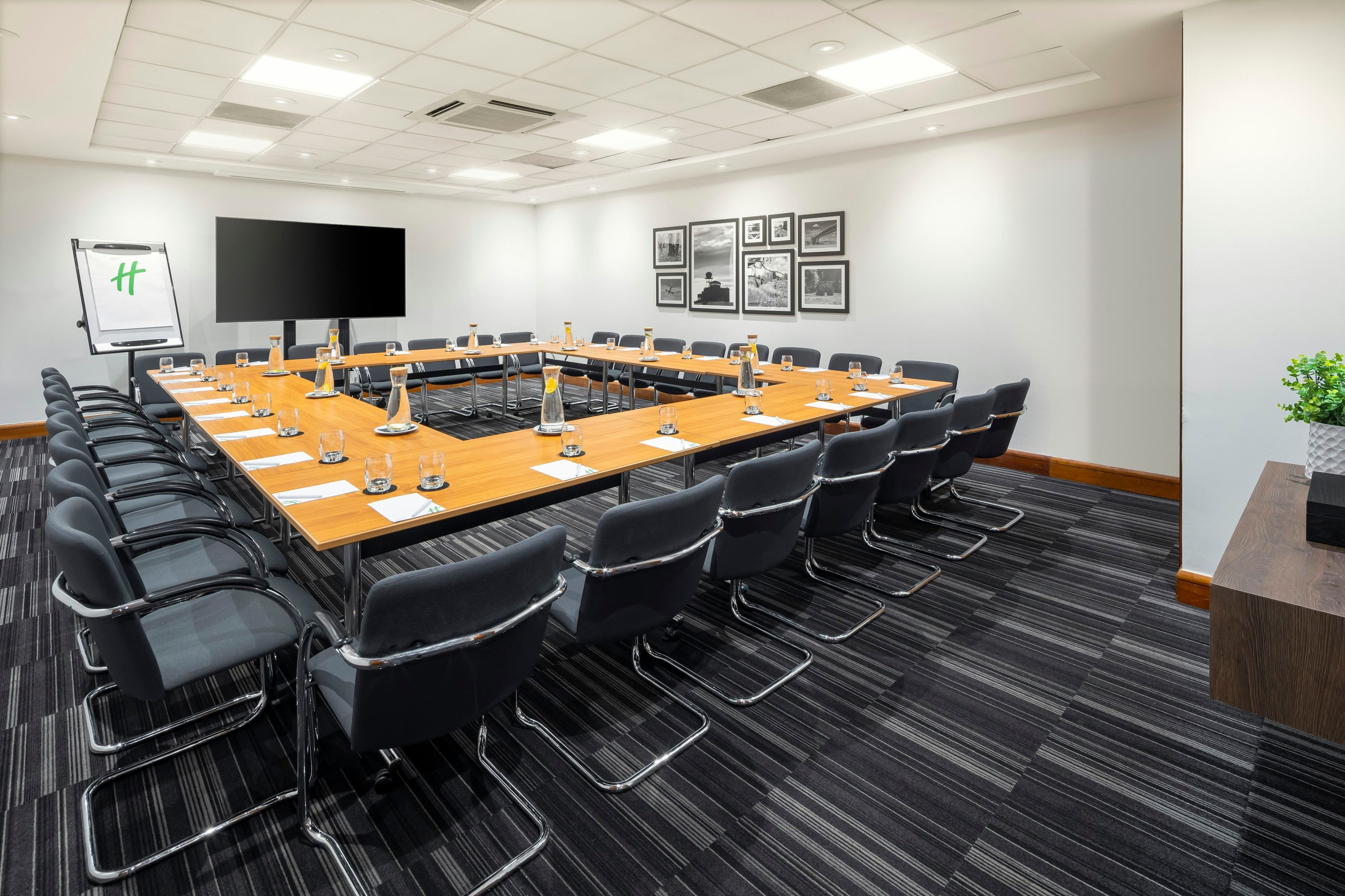 Holiday Inn London - Gatwick Airport By IHG - Gatwick - חדר ישיבות