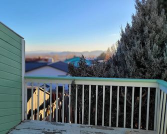 Your cozy home away from home + jacuzzy - West Wendover - Balcony