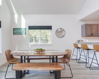 Butter Peak Retreat - Packwood - Comedor