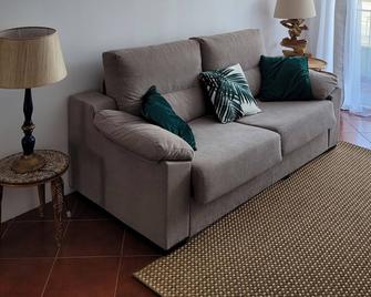 Beach and Surf House - Costa da Caparica - Living room