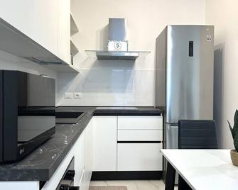 Sg Family - Central Garda Apartment - Garda - Kitchen