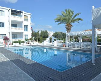 塔斯瑪利亞酒店 - 帕佛斯 - 帕福斯 - 游泳池