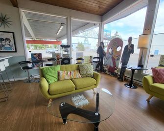 Atomic Motel - Astoria - Σαλόνι