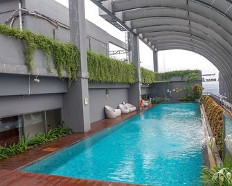 Best Choice Modern 2br L'avenue Apartment - Jakarta - Pool