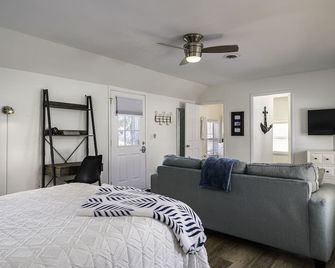 Studio Apt-Premium Queen Mattress-Landmarks Close! - Rochester - Bedroom